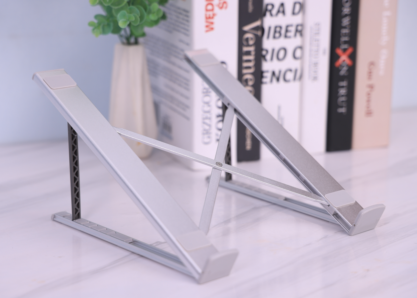 KTR03-009 Man-Pack Foldable Notebook/iPad Stand